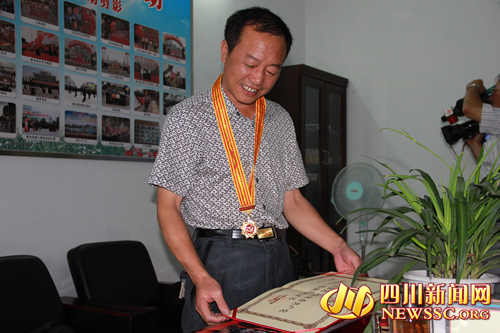 优秀党员王文华&nbsp;受***亲切接见(图2)