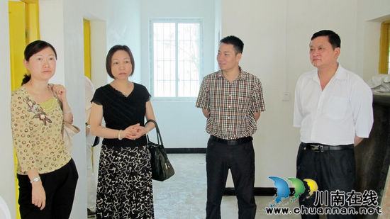 泸州市民政局副局长林光智调研通滩敬老院建设工作(图2)