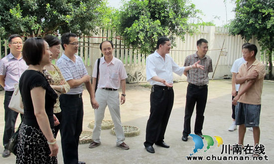 泸州市民政局副局长林光智调研通滩敬老院建设工作(图1)
