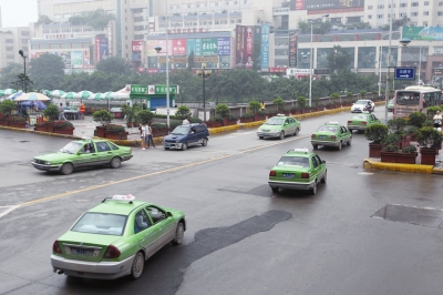 缓解打车难 自贡拟新增出租车(图1) 缓解打车难 自贡拟新增出租车(图1)