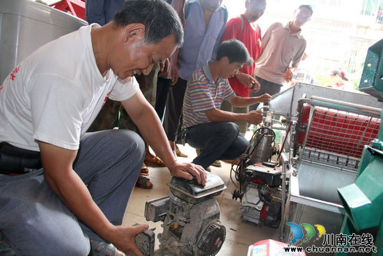 龙车镇：1000台小型农机助秋收(图2)