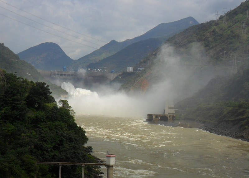 二滩电站泻洪奇观(图1)