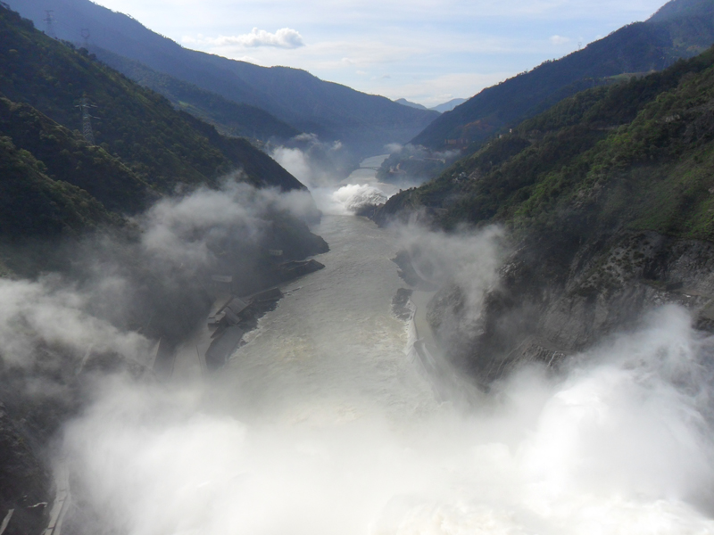 二滩电站泻洪奇观(图2)