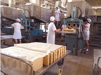 媒体曝部分名酒产能不足 四川购散酒凑数(图2) 媒体曝部分名酒产能不足 四川购散酒凑数(图2)