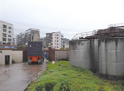 媒体曝部分名酒产能不足 四川购散酒凑数(图4) 媒体曝部分名酒产能不足 四川购散酒凑数(图4)