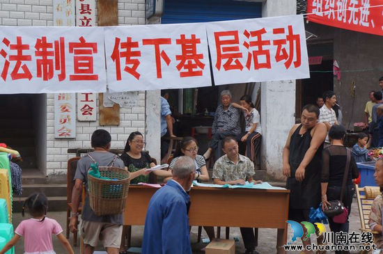 立石镇：开展法制宣传下基层活动(图1)