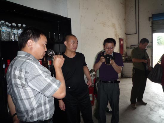 合江县纪委书记王举松调研羽丰酒业(图3)