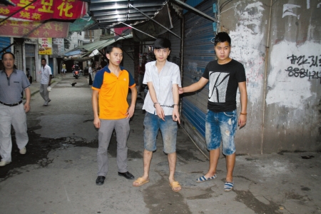 自贡团伙专抢单身女性&nbsp;年龄最小15岁(图1)