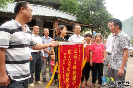 龙车镇：危难之时伸援手&nbsp;"雷锋精神"激荡小山村(图1)