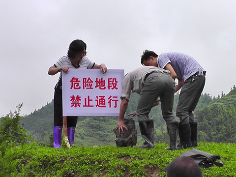 龙山镇:普降大雨 多举措救灾(图3) 龙山镇:普降大雨 多举措救灾(图3)
