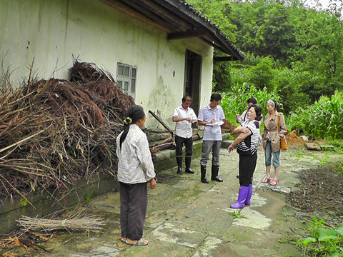 龙山镇:普降大雨 多举措救灾(图1) 龙山镇:普降大雨 多举措救灾(图1)
