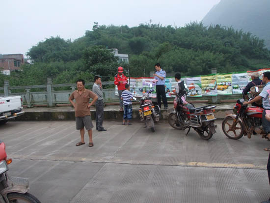 叙永警方：所队联勤开展交通秩序整治宣传(图2)