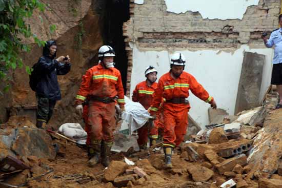暴雨袭泸县 14.65万人受灾(图1) 暴雨袭泸县 14.65万人受灾(图1)