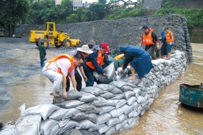 洪峰来临 泸州预计提前3小时过境(图1) 洪峰来临 泸州预计提前3小时过境(图1)