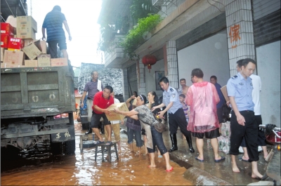 洪峰来临 泸州预计提前3小时过境(图2) 洪峰来临 泸州预计提前3小时过境(图2)