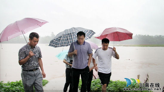 江阳区委常委、组织部长姚新建到通滩镇实地指导防汛工作(图2)