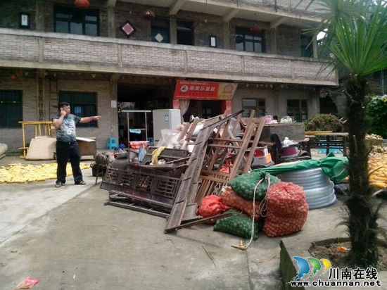 合江大桥镇：抗洪抢险争分夺秒&nbsp;干部长夜不眠不休(图4)