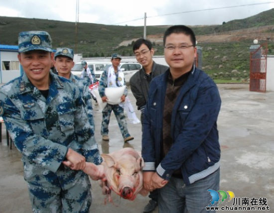 泸州市古蔺县援助稻城工作小组慰问官兵(图3)