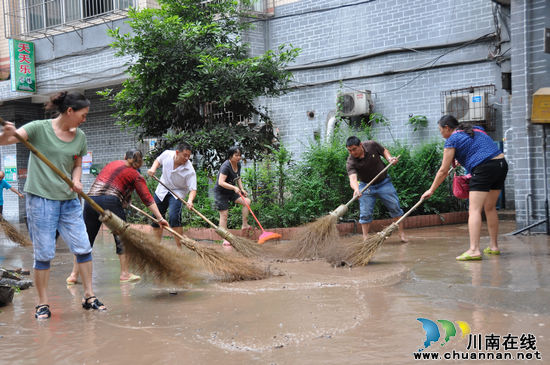 泸州纳溪区&nbsp;洪水过后及时清淤(图3)
