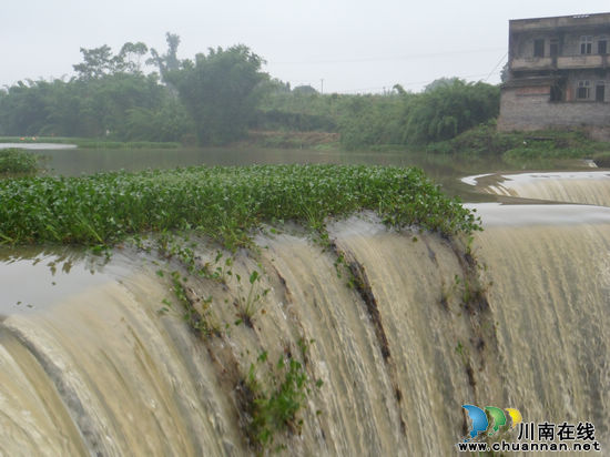 石洞镇：洪峰来了&nbsp;紧急避险转移40人(图2)