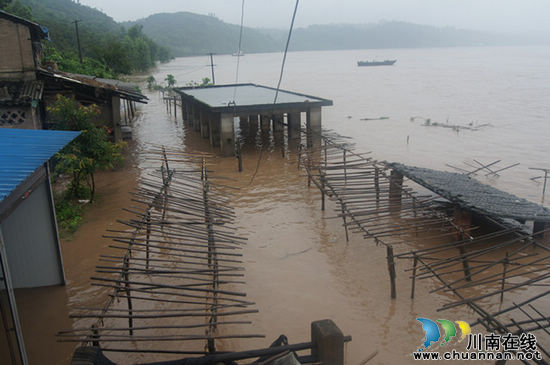 太伏镇：干群齐心助居民、企业渡过洪灾难关(图1)