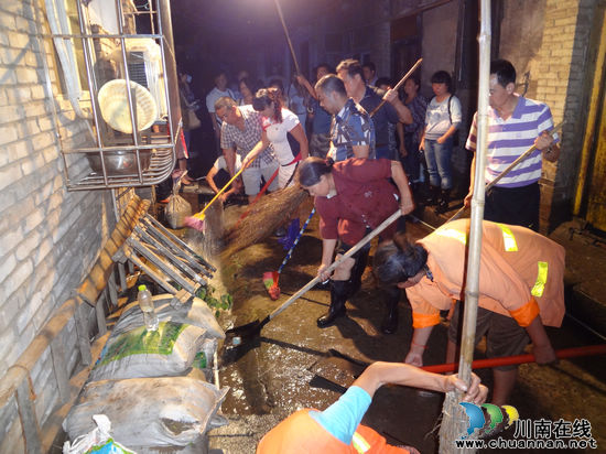 消毒清淤&nbsp;华阳在行动(图1)