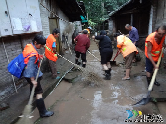 消毒清淤&nbsp;华阳在行动(图3)