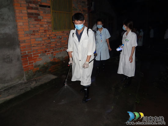 消毒清淤&nbsp;华阳在行动(图2)