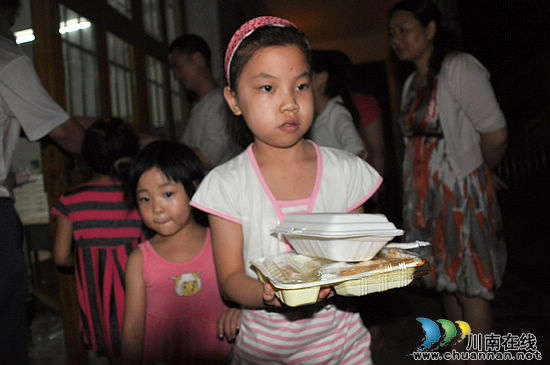 大渡口镇：做好受灾群众安置工作(图2)