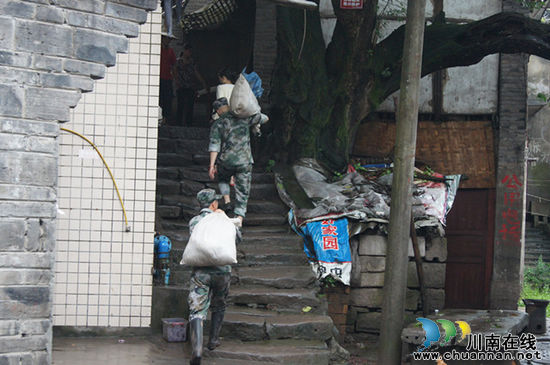 太伏镇：干群企齐心抗洪水&nbsp;共度洪灾难关(图2)