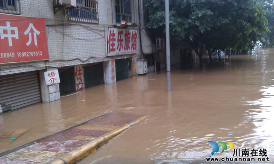 泸县烟草专卖局（营销部）紧急安排防洪抢险工作(图1)