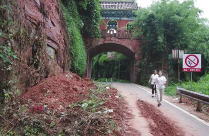 宜宾:竹海断道 景区东大门近期被迫关闭(图3) 宜宾:竹海断道 景区东大门近期被迫关闭(图3)