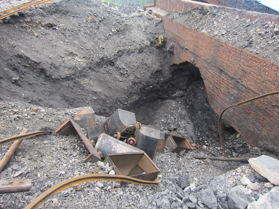 方洞镇:党政班子奋战抗洪一线(图1) 方洞镇:党政班子奋战抗洪一线(图1)