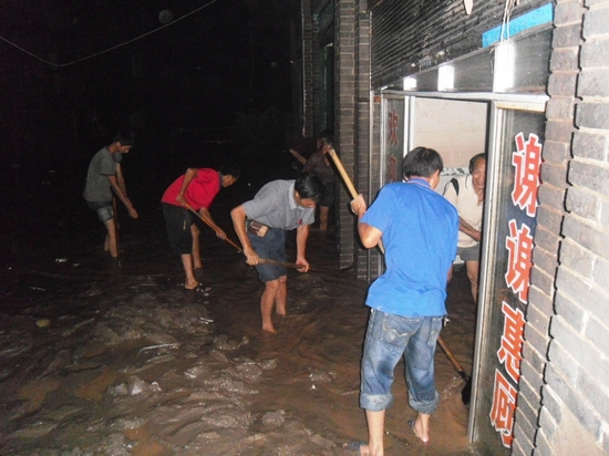 白沙镇：铁臂英雄&nbsp;一线作战(图2)