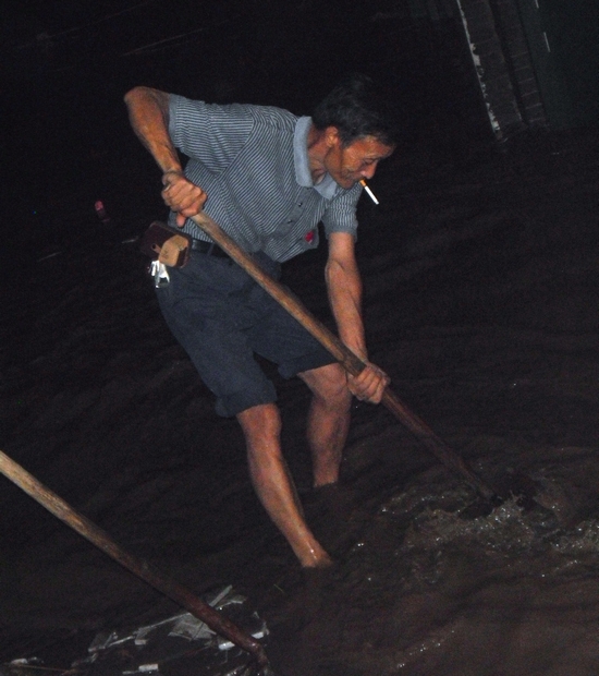 白沙镇：铁臂英雄&nbsp;一线作战(图3)