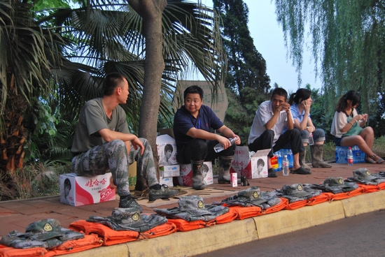 大山坪街道山岩脑社区：同奏战洪凯歌(图3)