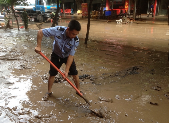 尧坝镇：永远战斗在抢险第一线(图4)
