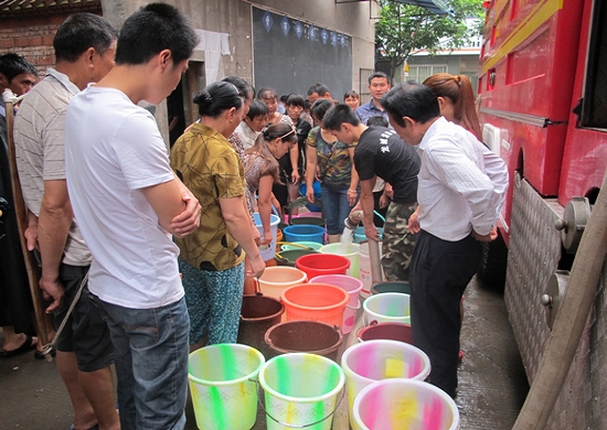 奇峰镇：抗灾自救恢复家园(图3)