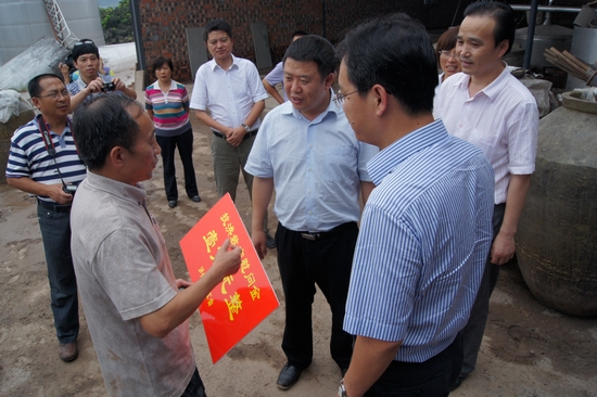 陈冠松到太伏镇视察慰问受灾企业(图1)