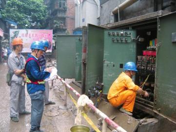 泸州:灾后电力恢复 受淹房屋晾晒几天再用电(图1) 泸州:灾后电力恢复 受淹房屋晾晒几天再用电(图1)