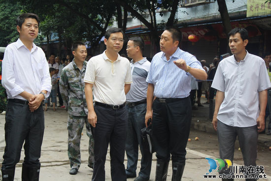 特大洪灾袭海潮 全力抗洪零伤亡(图5) 特大洪灾袭海潮 全力抗洪零伤亡(图5)