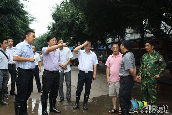 特大洪灾袭海潮 全力抗洪零伤亡(图6) 特大洪灾袭海潮 全力抗洪零伤亡(图6)