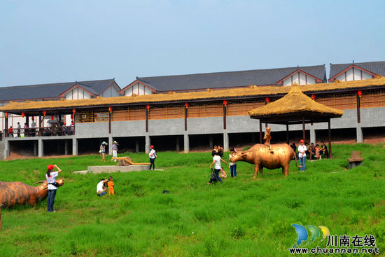 泸州华阳:"两化"引领大发展 华阳遍开"幸福花"(图1) 泸州华阳:"两化"引领大发展 华阳遍开"幸福花"(图1)