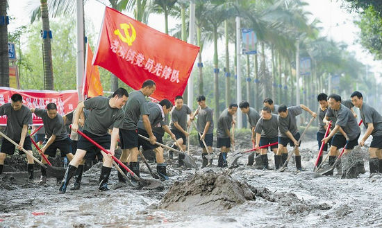 泸州滨江路堤防垮塌&nbsp;险情已基本得到控制(图1)