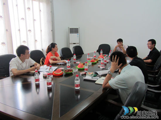 泸县团县委领导到方洞镇调研团务工作(图2)