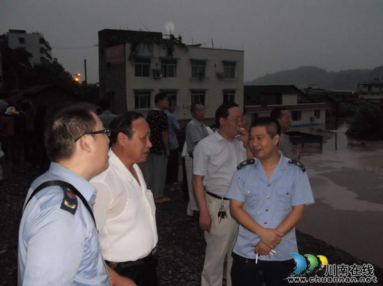抗洪抢险&nbsp;红盾在行动——榕山工商所抗洪抢险纪实(图1)