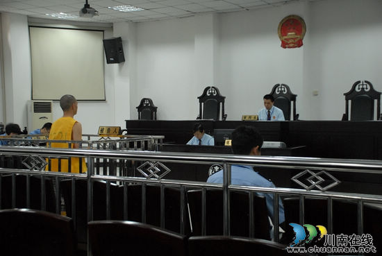组织驾驶员旁听庭审 泸州交警开创宣传教育新模式(图1) 组织驾驶员旁听庭审 泸州交警开创宣传教育新模式(图1)