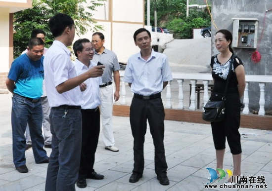 吴极督查基层组织和党风廉政建设工作(图1)