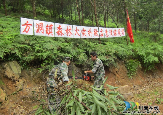 方洞镇:防火演练“动真格”(图4) 方洞镇:防火演练“动真格”(图4)