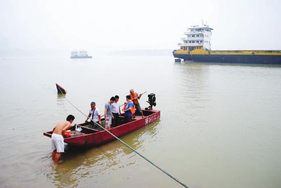 泸州:螺旋桨夺命 暴风雨中船长检修时遇难(图2) 泸州:螺旋桨夺命 暴风雨中船长检修时遇难(图2)